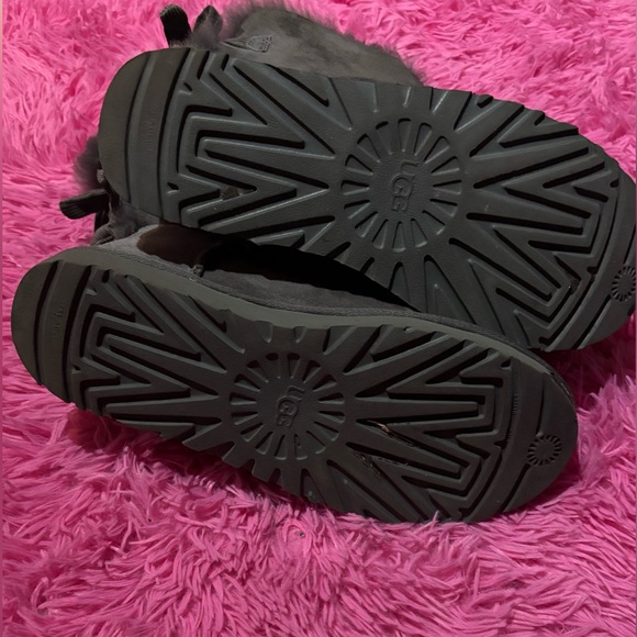 UGG Bailey Charcoal Bow Boots - Picture 5 of 9